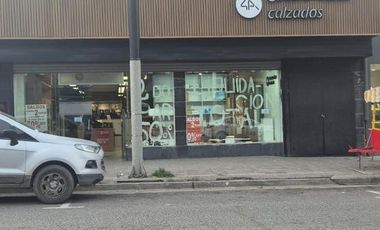 Alquiler  Local Comercial con oficinas  Z/Centro bajo