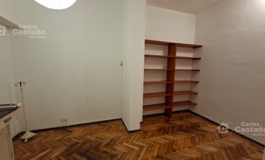 Excelente departamento 1 ambiente y medio. Uso profesional/comercial