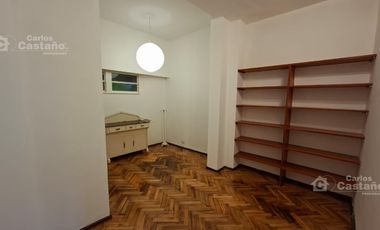 Excelente departamento 1 ambiente y medio. Uso profesional/comercial