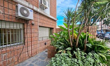 Excelente departamento 1 ambiente y medio. Uso profesional/comercial