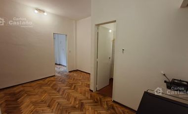 Excelente departamento 1 ambiente y medio. Uso profesional/comercial