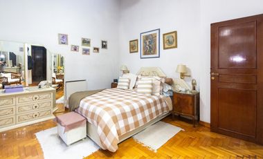 Casa en Venta en Colegiales gran jardín con pileta