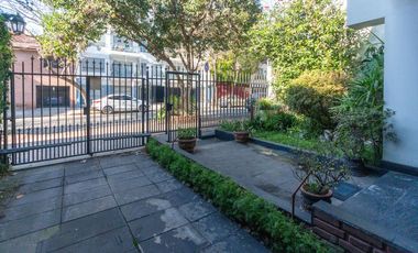 Casa en Venta en Colegiales gran jardín con pileta