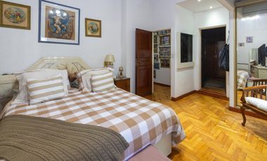 Casa en Venta en Colegiales gran jardín con pileta