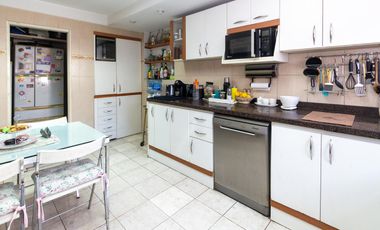 Casa en Venta en Colegiales gran jardín con pileta