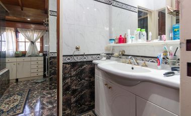 Casa en Venta en Colegiales gran jardín con pileta