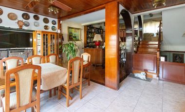 Casa en Venta en Colegiales gran jardín con pileta