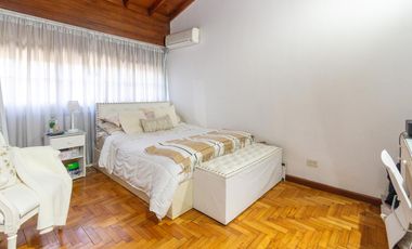 Casa en Venta en Colegiales gran jardín con pileta