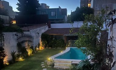 Casa en Venta en Colegiales gran jardín con pileta