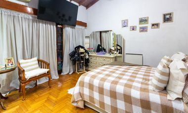 Casa en Venta en Colegiales gran jardín con pileta