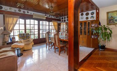 Casa en Venta en Colegiales gran jardín con pileta