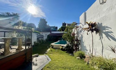 Casa en Venta en Colegiales gran jardín con pileta