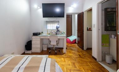 Casa en Venta en Colegiales gran jardín con pileta