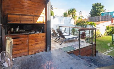 Casa en Venta en Colegiales gran jardín con pileta