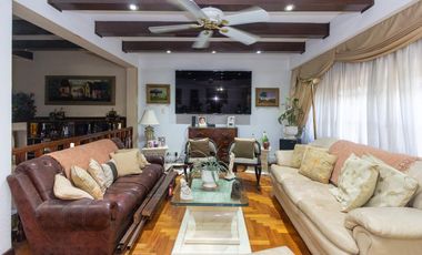 Casa en Venta en Colegiales gran jardín con pileta
