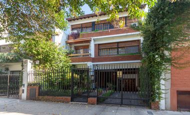 Casa en Venta en Colegiales gran jardín con pileta