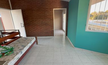 CASA EN ALQUILER EN COMPLEJO 