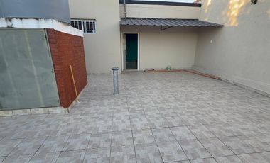 CASA EN ALQUILER EN COMPLEJO 
