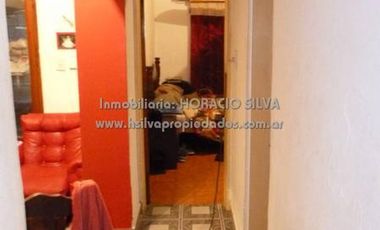 Vivienda Multifamliar (Dos Deptos.) / Valentin Alsina