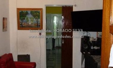 Vivienda Multifamliar (Dos Deptos.) / Valentin Alsina