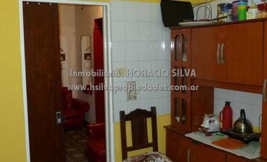 Vivienda Multifamliar (Dos Deptos.) / Valentin Alsina
