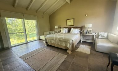 Alquiler Temporario - Casa Quinta con Pileta y Costa de Río - General Roca A001