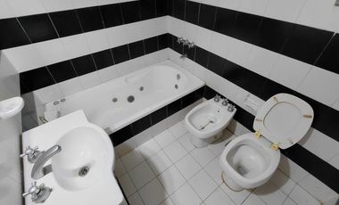ALQUILER CASA 6 AMBIENTES BURZACO