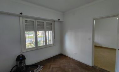 ALQUILER CASA 6 AMBIENTES BURZACO