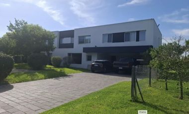 Casa en venta en Buenos Aires Village FINANCIADA