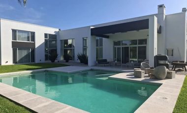 Casa en venta en Buenos Aires Village FINANCIADA