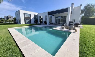 Casa en venta en Buenos Aires Village FINANCIADA