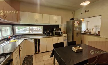 Casa en Bella Vista con quincho vidriado, pileta y posibilidad de ampliación