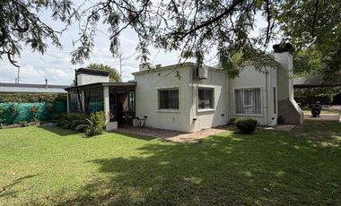 Casa en Bella Vista con quincho vidriado, pileta y posibilidad de ampliación