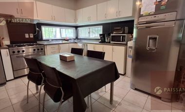 Casa en Bella Vista con quincho vidriado, pileta y posibilidad de ampliación