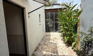 Casa en Bella Vista con quincho vidriado, pileta y posibilidad de ampliación