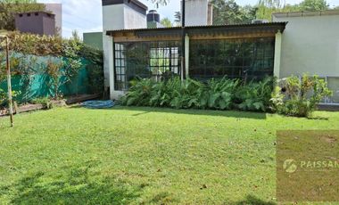 Casa en Bella Vista con quincho vidriado, pileta y posibilidad de ampliación