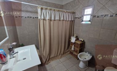 Casa en Bella Vista con quincho vidriado, pileta y posibilidad de ampliación