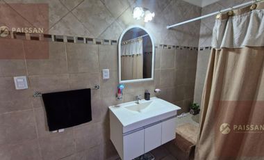 Casa en Bella Vista con quincho vidriado, pileta y posibilidad de ampliación