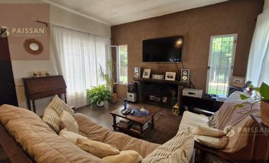 Casa en Bella Vista con quincho vidriado, pileta y posibilidad de ampliación