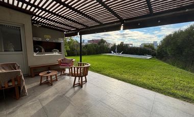 Barrio Los Talas | Venta | Linda casa de 4 ambientes con excelente vista - Apto crédito