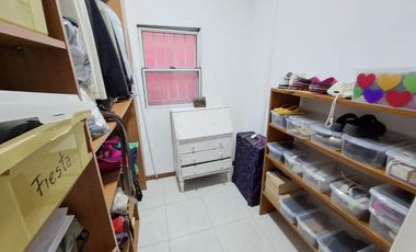 Casa en venta en Bella Vista en Barrio con Porton