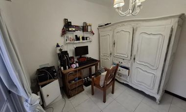 Casa en venta en Bella Vista en Barrio con Porton