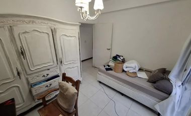 Casa en venta en Bella Vista en Barrio con Porton