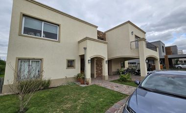 CASA EN VENTA BUENOS AIRES GOLF CLUB / BARRIO CERRADO