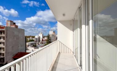6º C piso 2 amb con escritorio  Av Ayacucho  2213