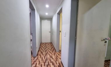 Casa 4 amb, cochera para varios vehículos, quincho, piscina y amplio jardín.