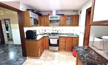Venta Casa 3 ambientes con local y deposito, Bella Vista