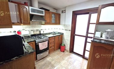 Venta Casa 3 ambientes con local y deposito, Bella Vista