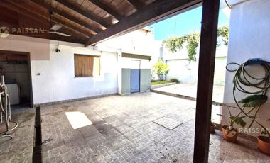 Venta Casa 3 ambientes con local y deposito, Bella Vista