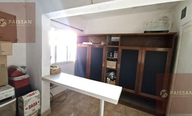 Venta Casa 3 ambientes con local y deposito, Bella Vista